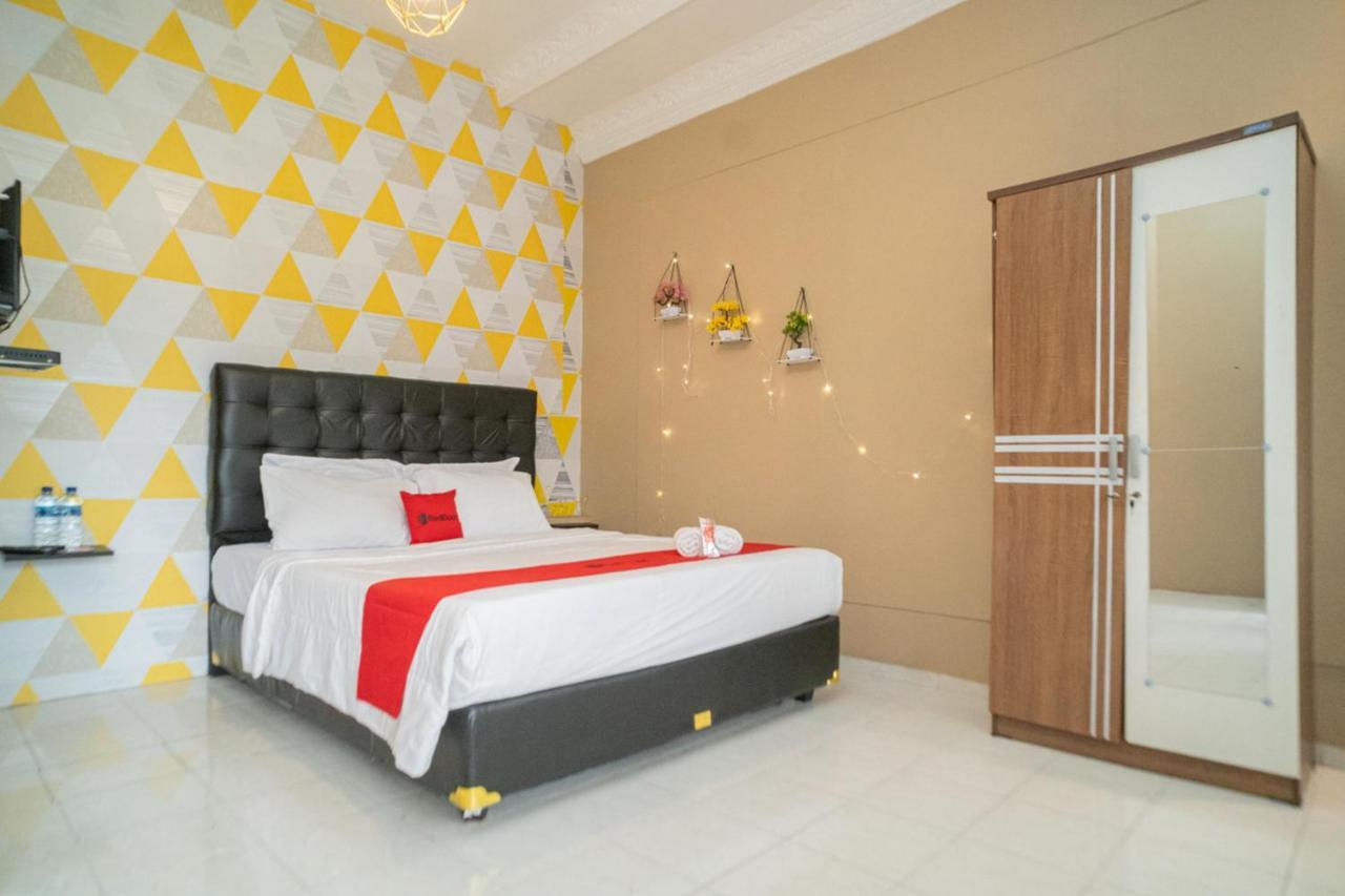 RedDoorz near Taman Safari 2 Hotel Bogor Bagian luar foto