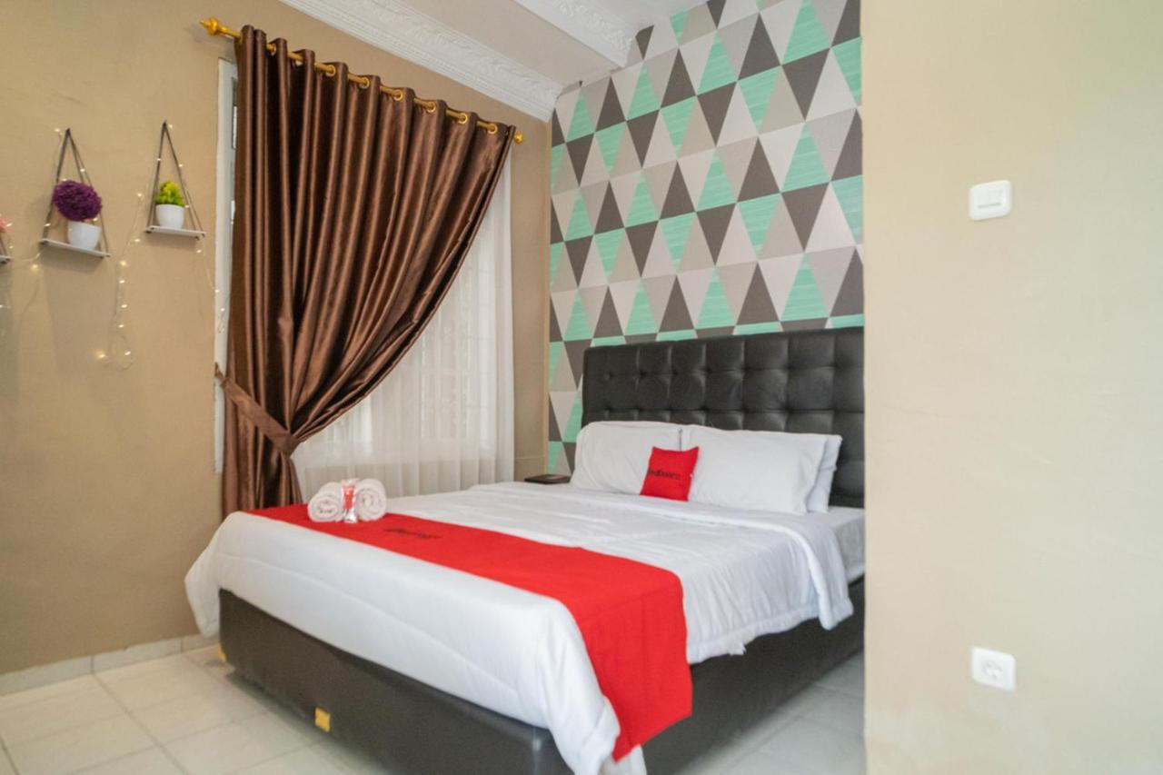 RedDoorz near Taman Safari 2 Hotel Bogor Bagian luar foto