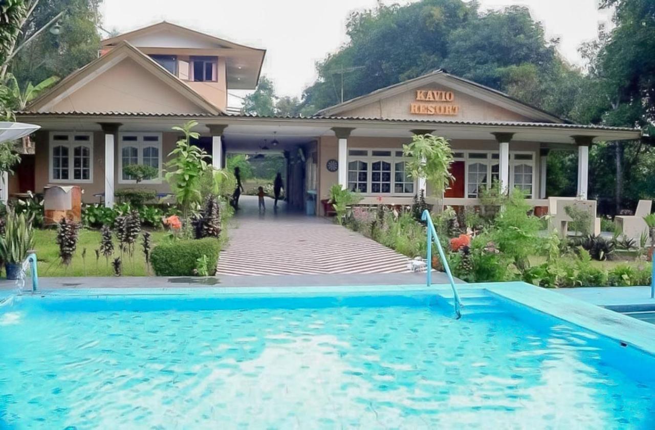RedDoorz near Taman Safari 2 Hotel Bogor Bagian luar foto